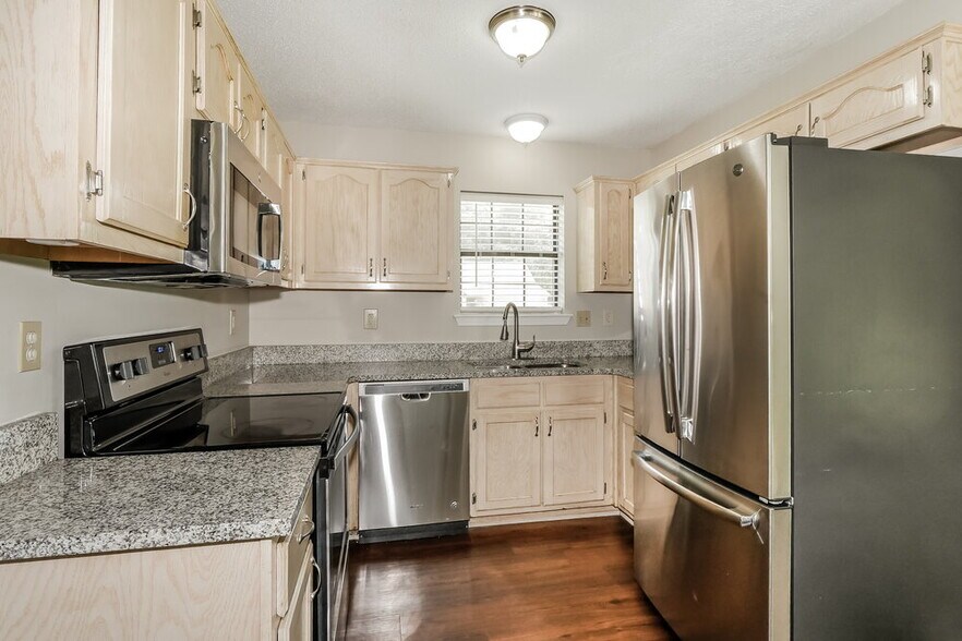 Building Photo - 6863 Delta Newberry Cove