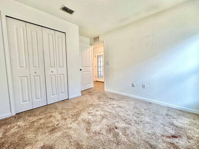 Building Photo - Premier 4bedrooms/2baths residence - Florida living at its finest!