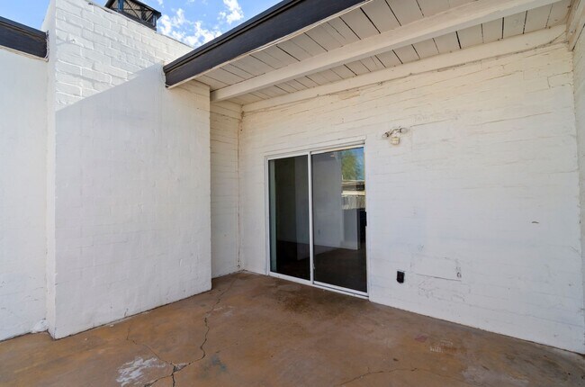 Building Photo - Waverly