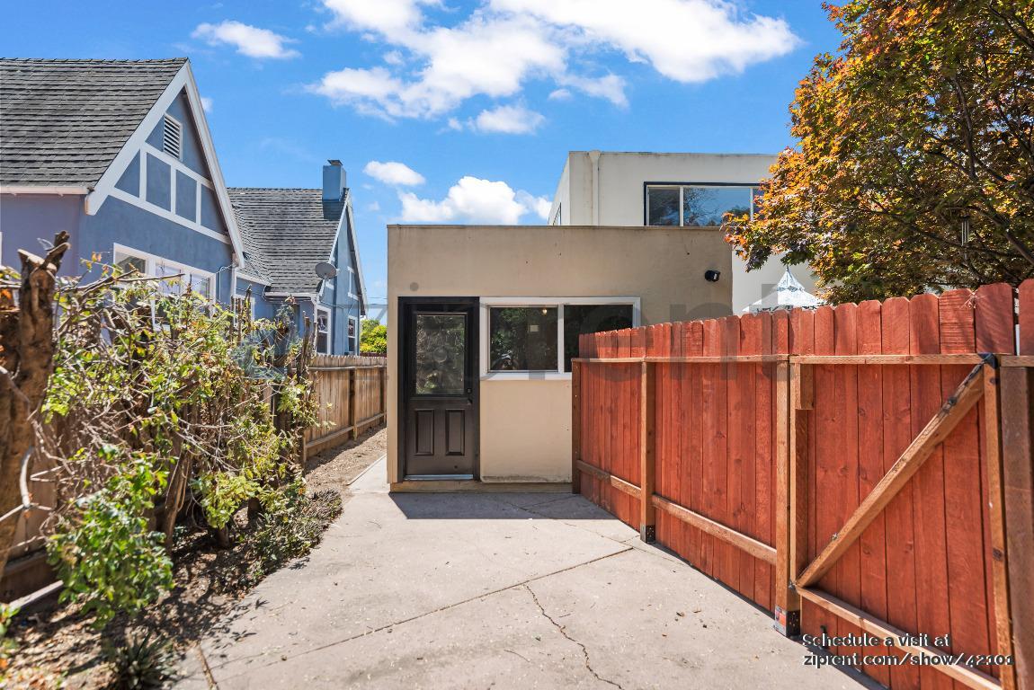 Building Photo - 958 Collier Dr