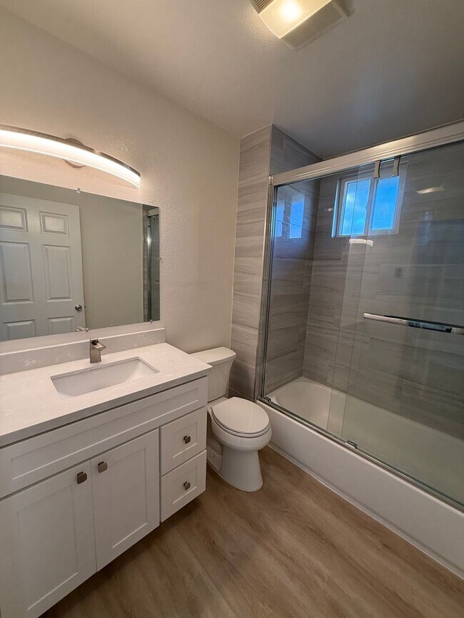 Building Photo - Amazing 3 Bedroom Home in Glassell Park / Eagle Rock