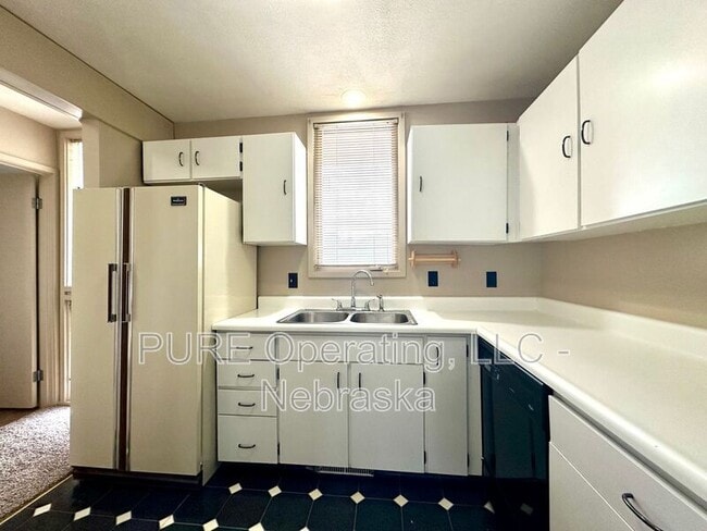 Building Photo - 1631 N 109th Plz