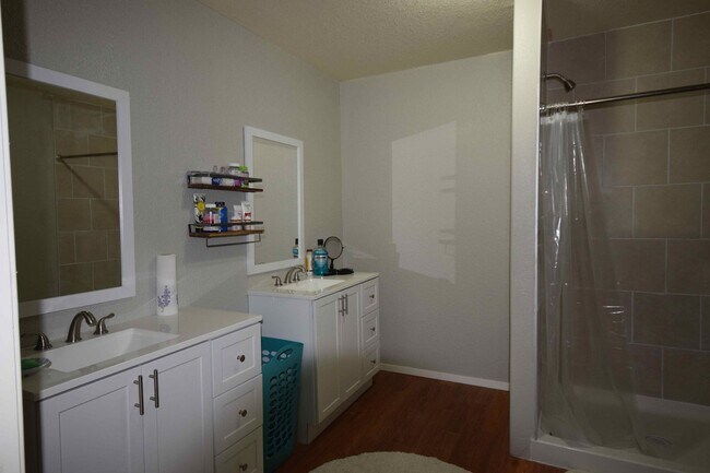 Building Photo - 3 bedroom, 2 bathroom home situated on a full acre in Gatesville with additional storage!