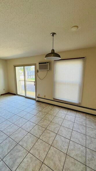 Building Photo - 900 9th Ave S