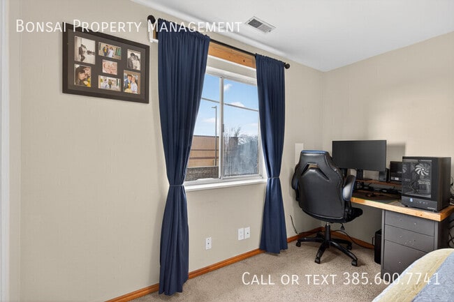 Building Photo - 894 N 160 W