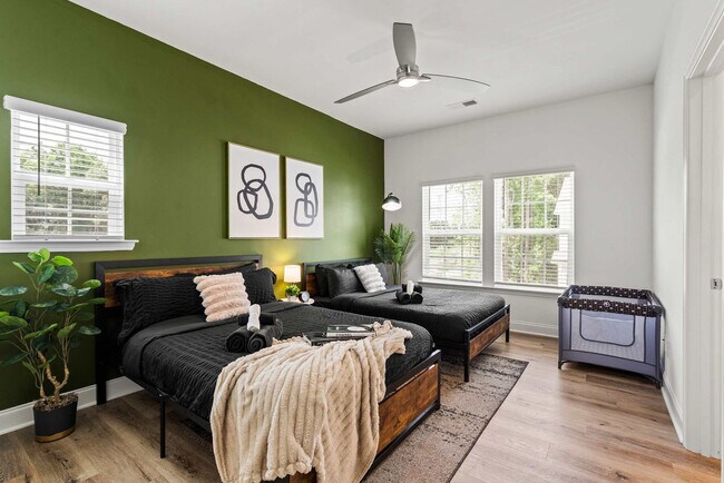 Building Photo - 8021 Brightside Dr