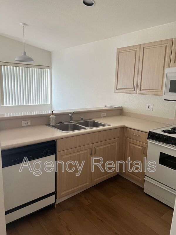 Building Photo - 92-1465 Aliinui Dr