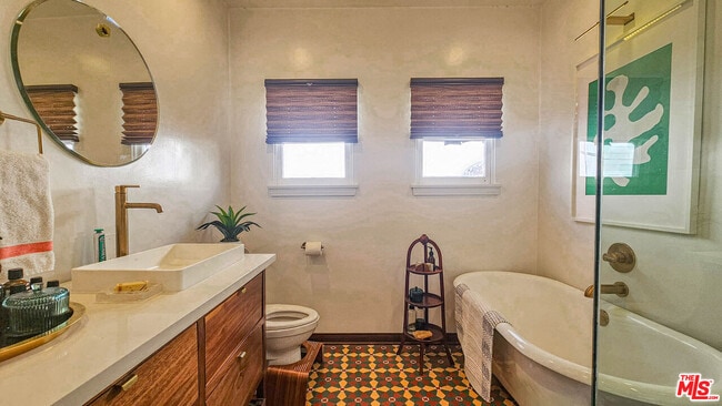 Building Photo - 6101 S Mansfield Ave