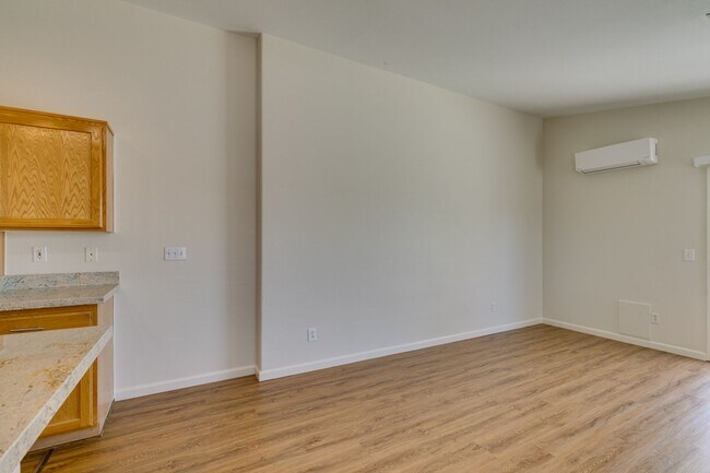 Building Photo - 3-Bedroom Home with Upgraded Cooling & Gre...