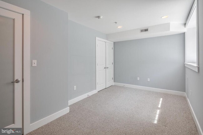 Building Photo - 2631 Catharine St