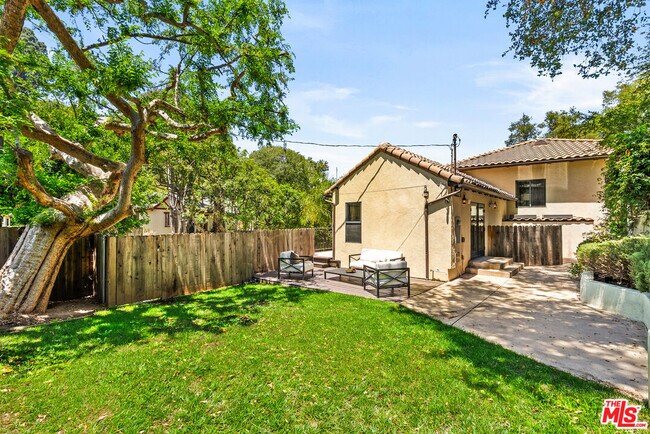 Building Photo - 8836 Wonderland Ave