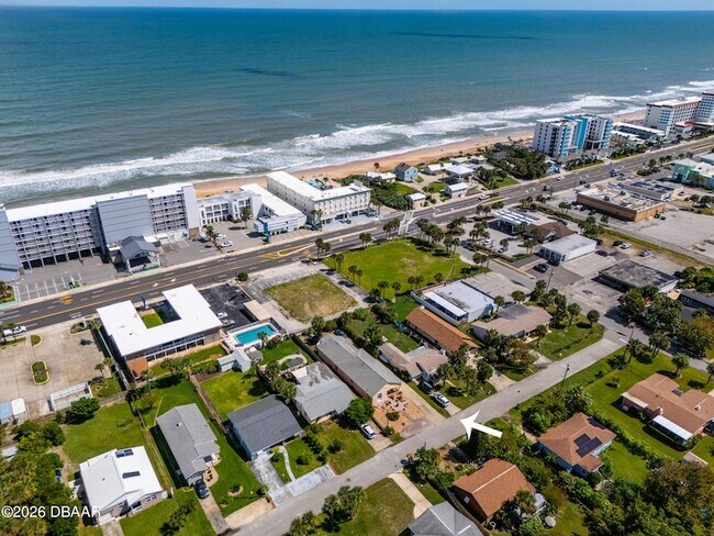 Building Photo - 497 Grandview Ave