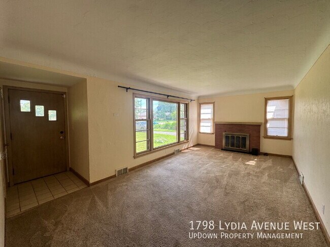 Building Photo - 1798 Lydia Ave W