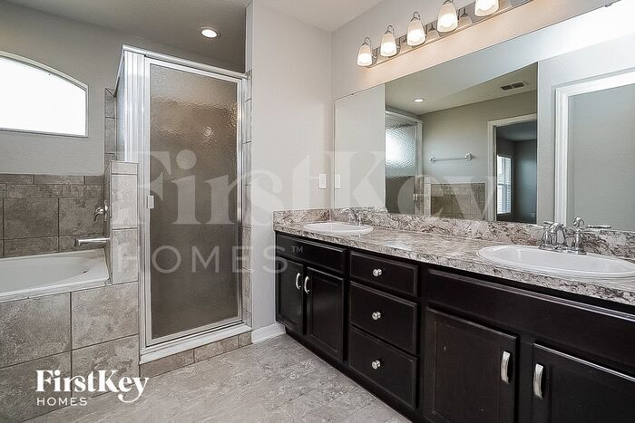 Building Photo - 3828 Sandhill Crane Dr