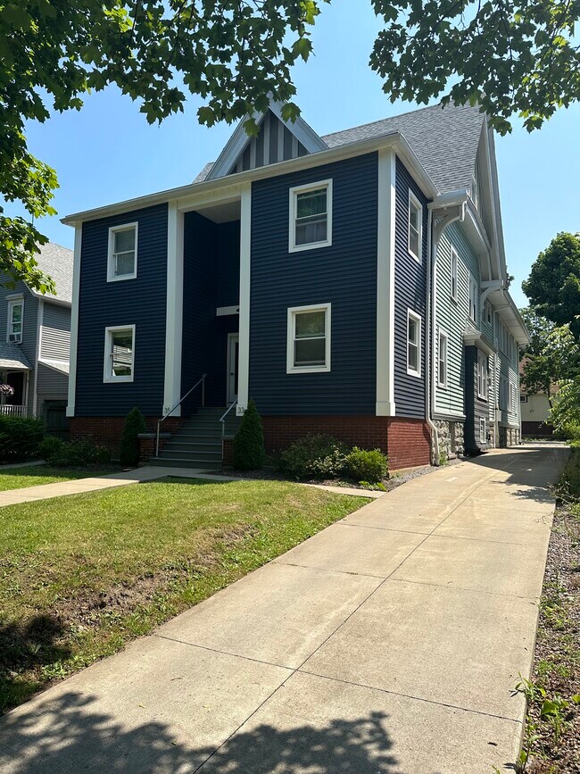Primary Photo - 33 Norwood Ave