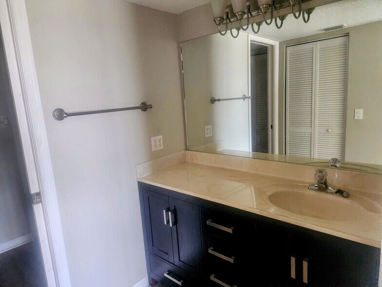 Master Bath - 175 Kings Hwy