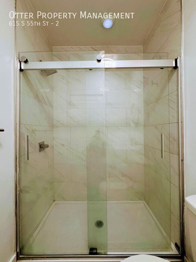 Building Photo - 615 S 55th St