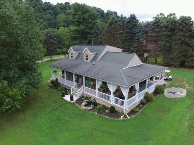 Primary Photo - 5 Bedroom 2 1/2 Bath Home w/ Wrap Around P...