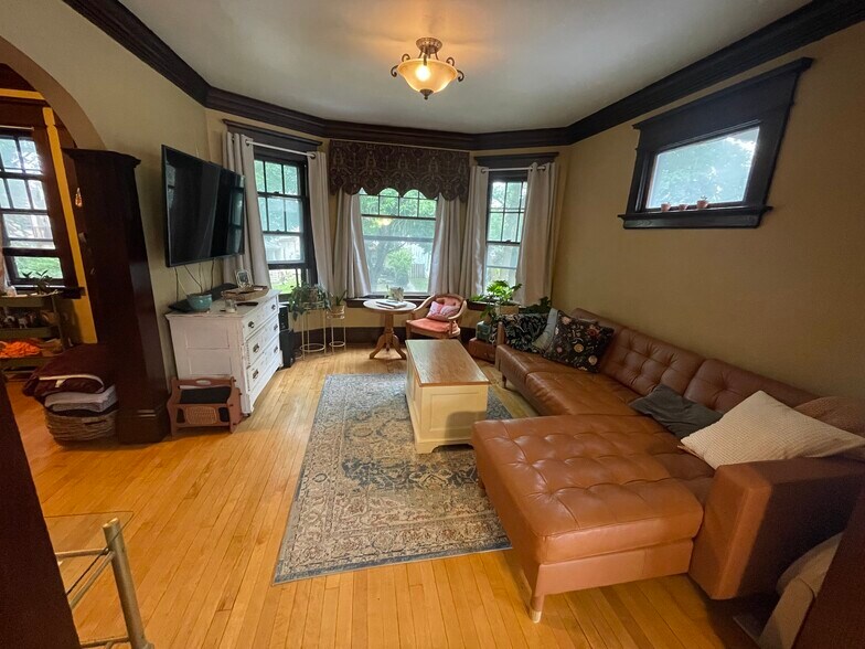 Primary Photo - 2115 N 52nd St