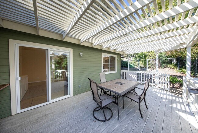 Building Photo - 3 Bedroom + Loft + Office Oceanside Home