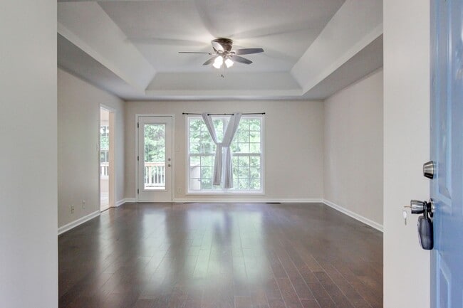 Building Photo - 3 bed 2 bath w sweet basement.  Go