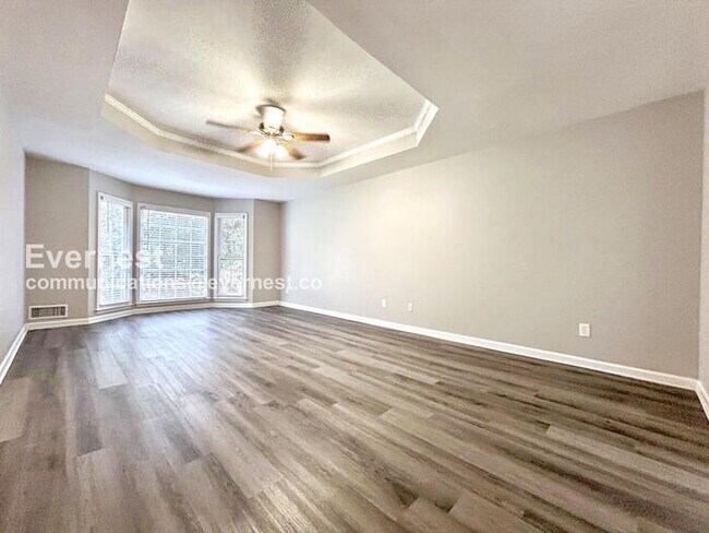 Building Photo - 204 Battle Dr