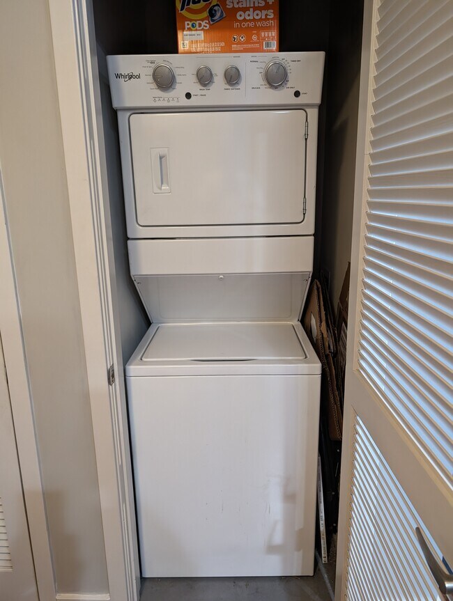 Building Photo - 301 Demonbreun St