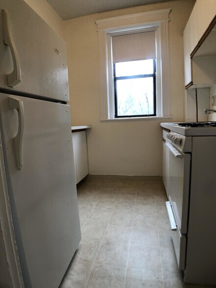 Primary Photo - 1169 Commonwealth Ave
