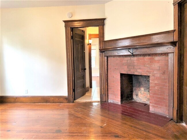 Building Photo - 17 Kenwood Terrace