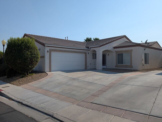 Primary Photo - Charming 2BD/2BA townhome for rent in a qu...