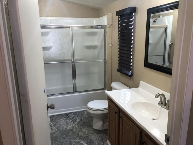 Building Photo - 167 W Rose St