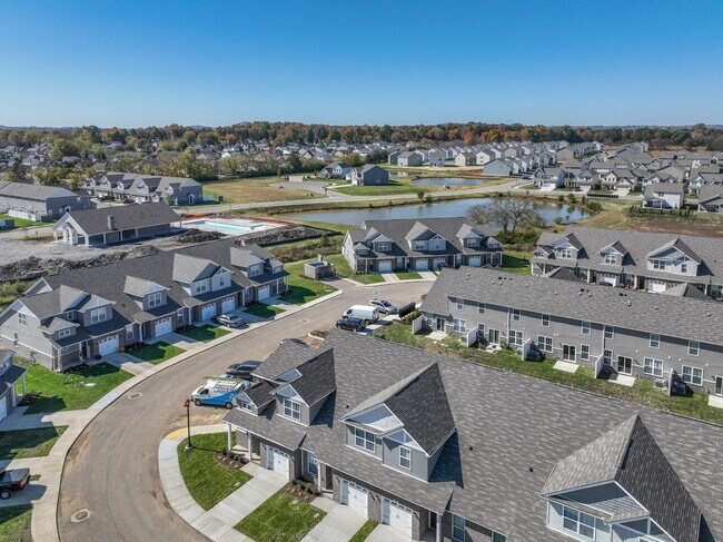 Building Photo - **2022-BUILT TOWNHOME WITH FABULOUS COMMUNITY AMENITIES**
