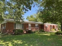 Building Photo - 1302 N Maple St