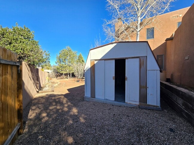 Building Photo - 2835 Don Quixote