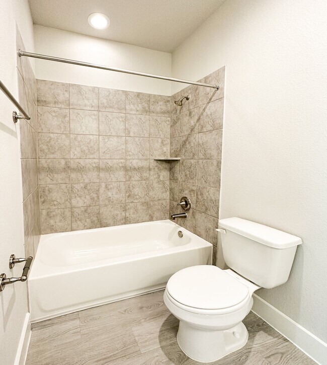 Building Photo - 9007 Lonestar Creekbend Ln