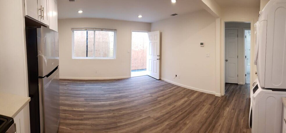 Building Photo - 1158 98th Ave