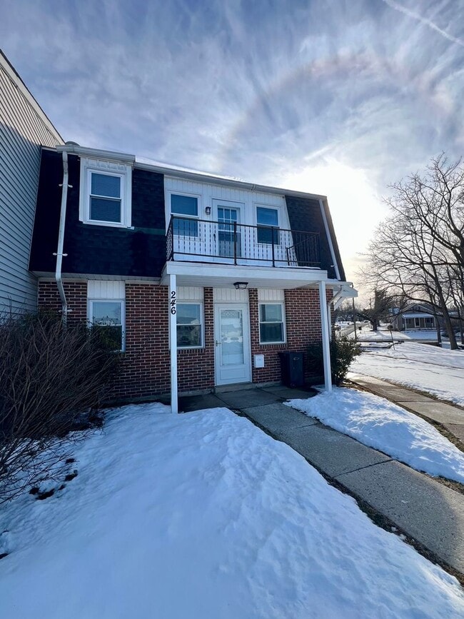 Building Photo - Stunning 2nd Floor Apartment in Telford! Parking Spot Included!