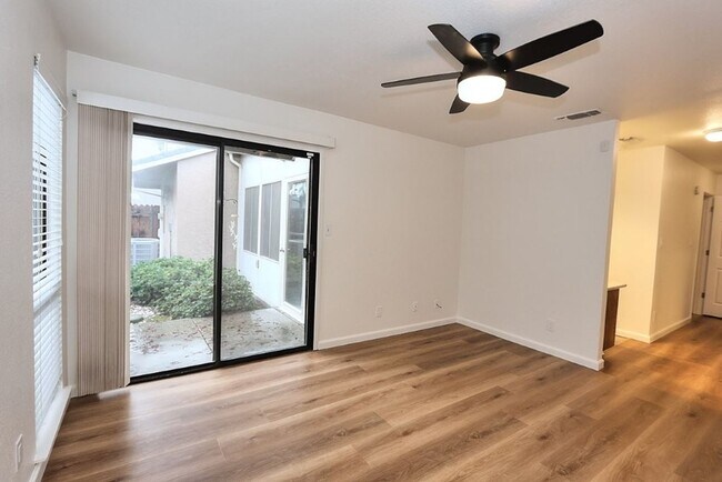 Building Photo - Beautiful corner halfplex available now for rent!