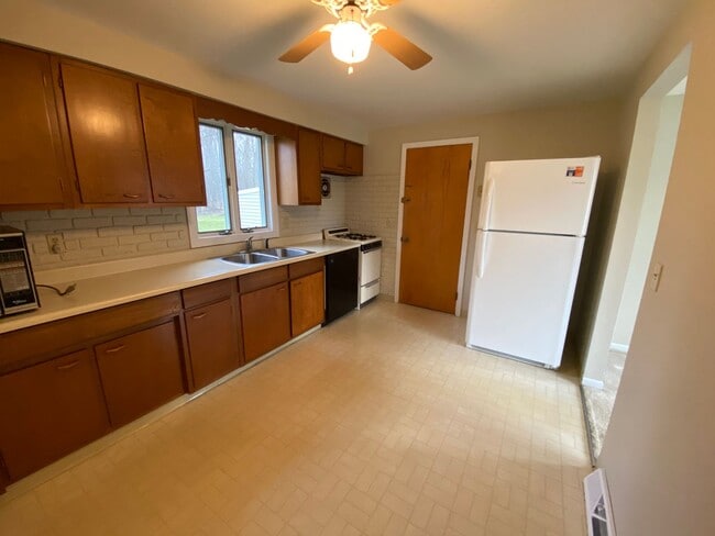 Building Photo - Ranch Style home for rent- Cicero!