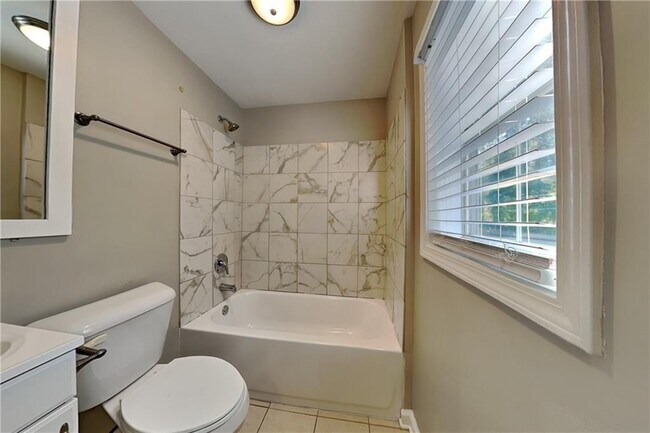 Building Photo - 2020 Hunters Trail Dr