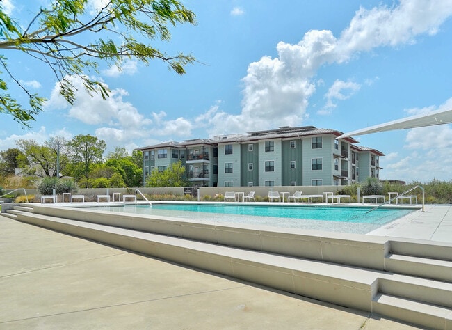 Building Photo - 800 Embassy Dr