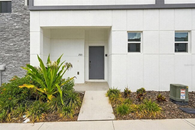 Building Photo - 285 Famagusta Dr