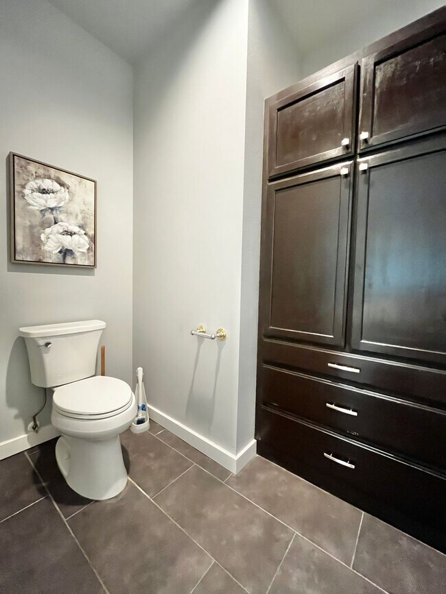 Building Photo - Seabeck Heights Home with Pickle Ball Court!