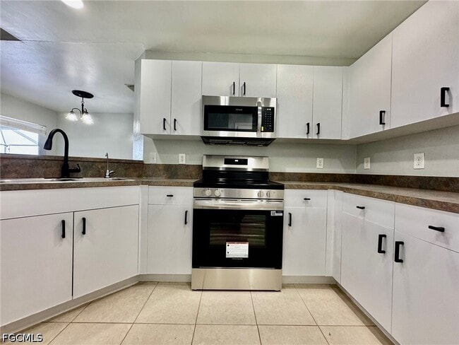 Building Photo - 714 Knox Ave S