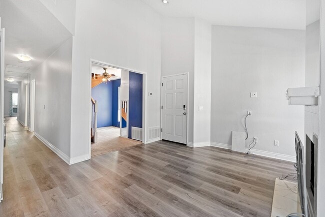 Building Photo - Seawind Upper Unit with Vaulted Ceilings a...