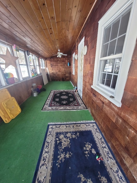 Building Photo - 15 Shore Rd