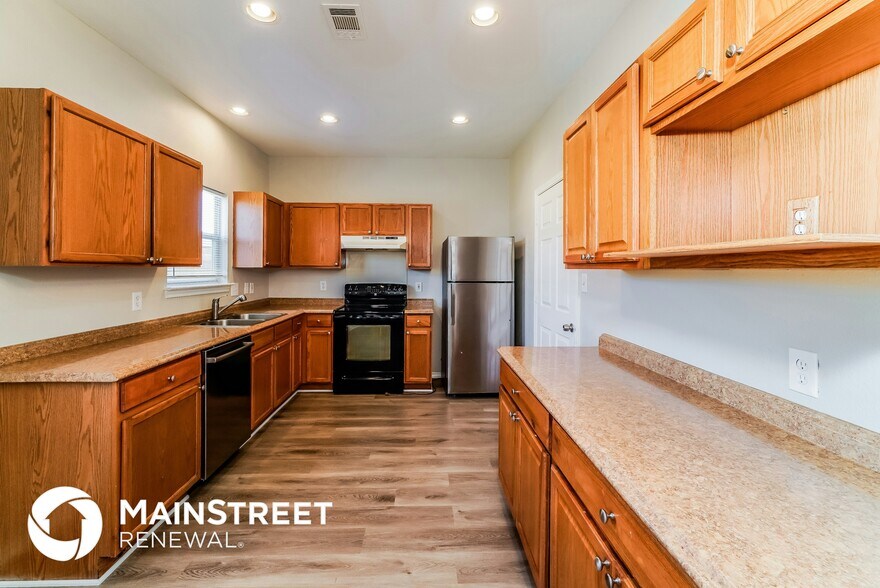 Building Photo - 5671 Midcrown Dr