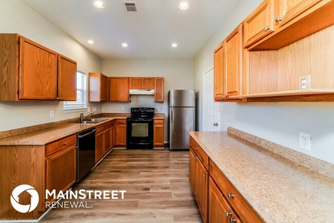 Building Photo - 5671 Midcrown Dr