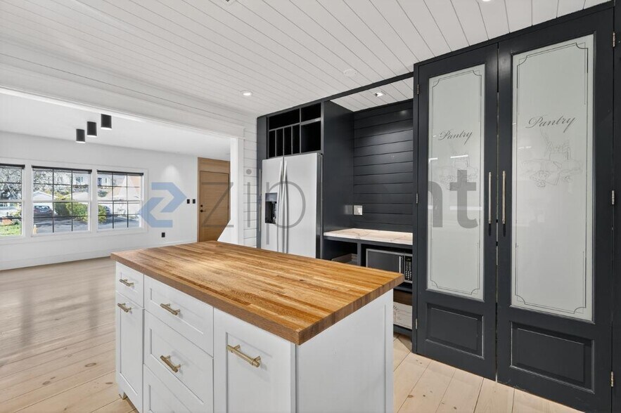 Building Photo - 6 Bonwit Rd