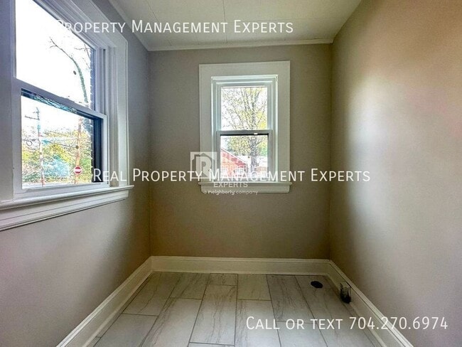 Building Photo - 3801 Tuckaseegee Rd